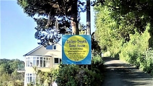A sign for the Gallen-Treath Guest House with contact information and a website URL. - Gallen-treath Guest House (Helston)
