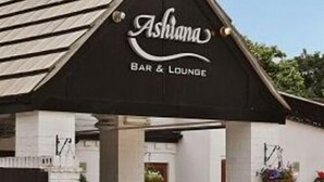 A building with a sign reading "Ashiana Bar & Lounge". - Ashiana Hotel (Newark)