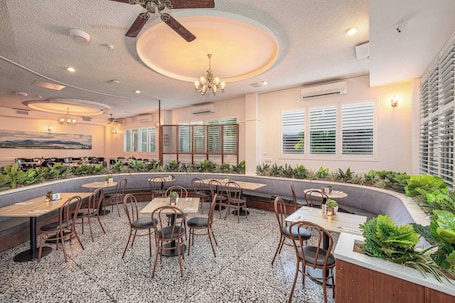 Lunch, dinner served; British cuisine, alfresco dining