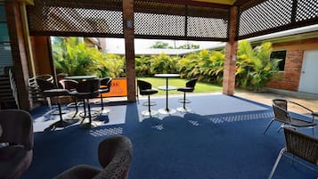 Lunch, dinner served; British cuisine, alfresco dining