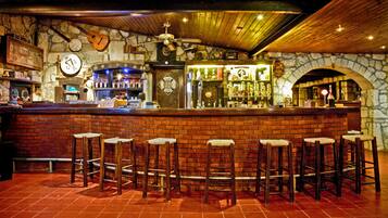 Bar tepi kolam renang