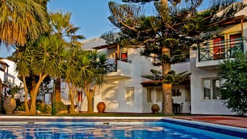 Seasonal outdoor pool, open 9:00 AM to 6:00 PM, pool umbrellas