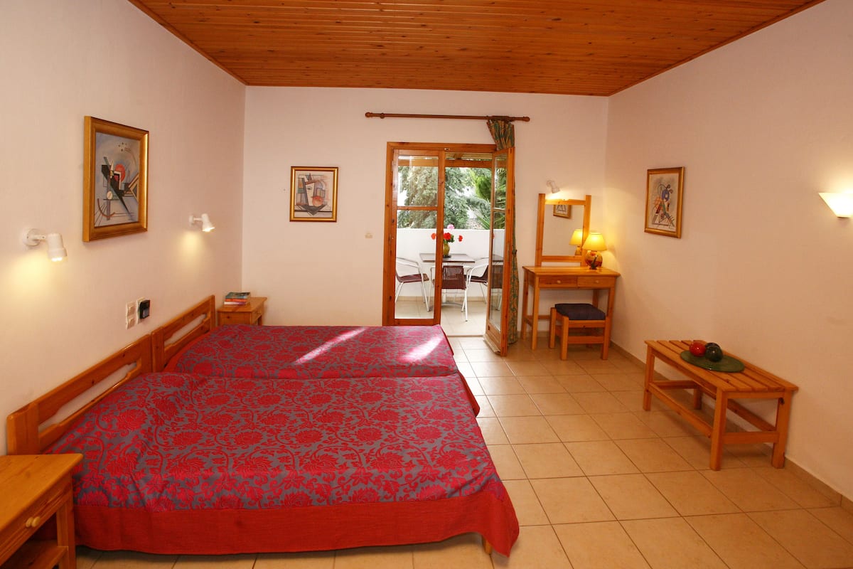 Estudio estándar | 1 habitación, escritorio, cunas gratuitas y ropa de cama