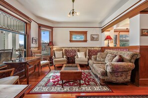 27 インチの薄型テレビ (ケーブル放送視聴可)、テレビ