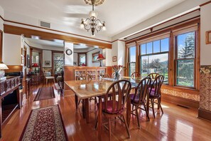 In-room dining - Abigail’s Bed & Breakfast Inn (Ashland)