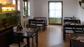 Tägliches Frühstücksbuffet gegen Gebühr