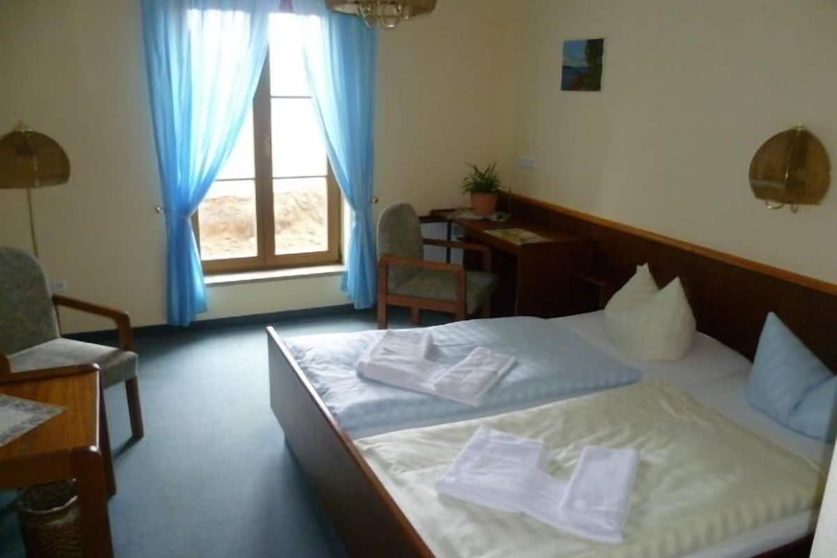 individually decorated, individually furnished, desk