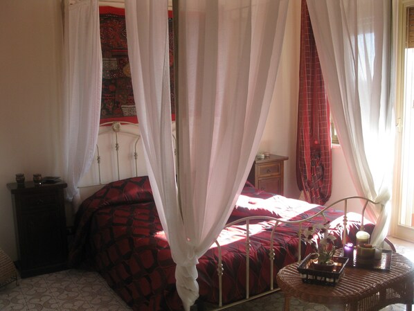 Select Comfort beds, minibar, desk, iron/ironing board