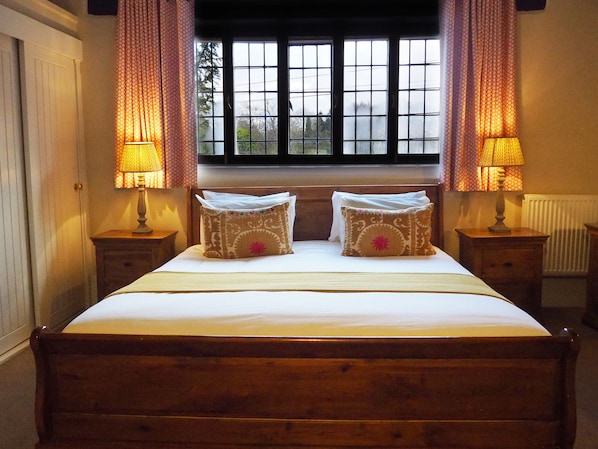 Premium Double Room | Desk, iron/ironing board, free WiFi, bed sheets - Bear and Ragged Staff (Oxford)