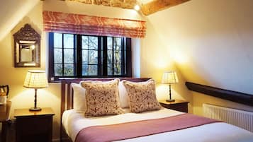 Doppelzimmer (Accessible by a steep stair case) | Schreibtisch, Bügeleisen/Bügelbrett, kostenloses WLAN, Bettwäsche