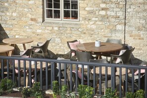 Terrace/patio - Bear and Ragged Staff (Oxford)