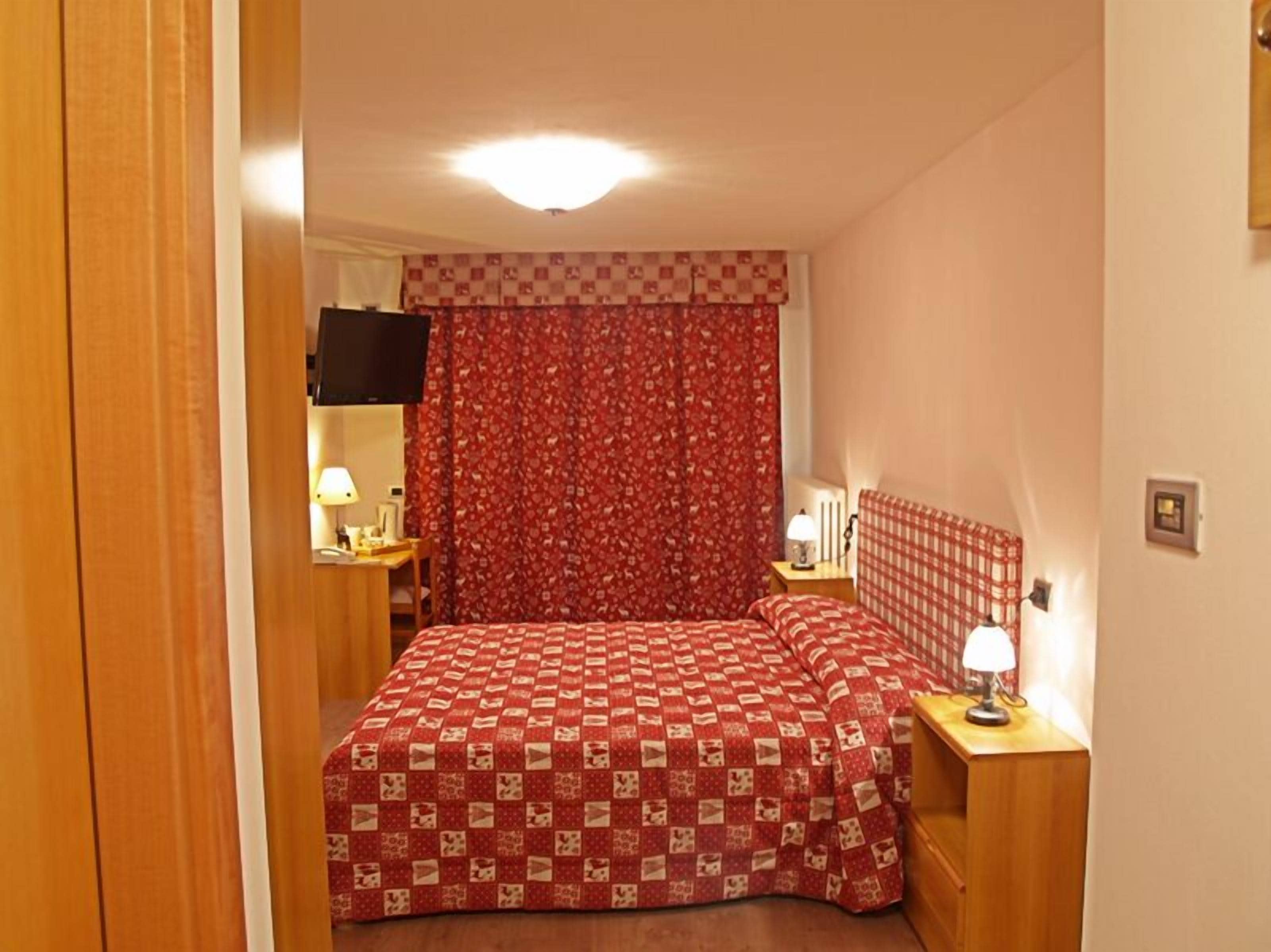 in-room safe, desk, rollaway beds, free wifi