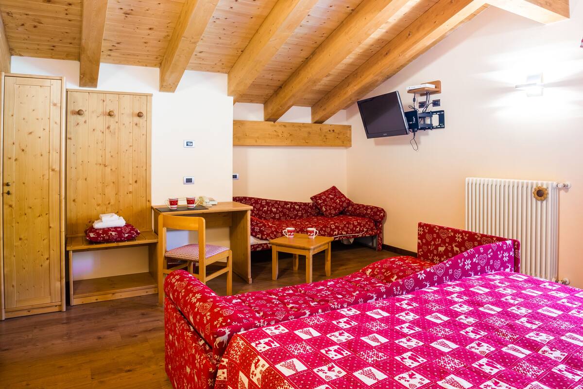 family room | in-room safe, desk, rollaway beds, free wifi