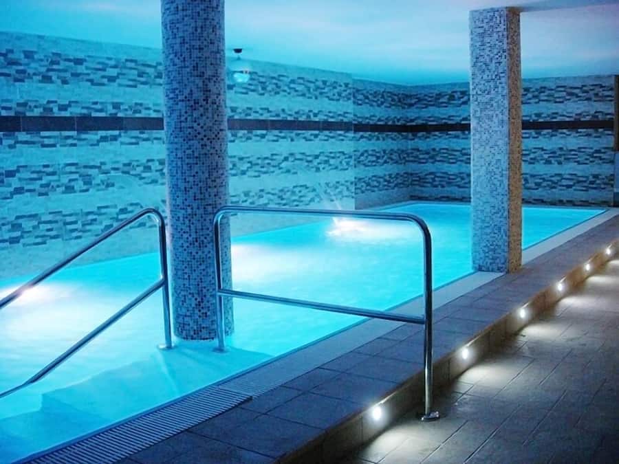 Indoor pool, pool loungers