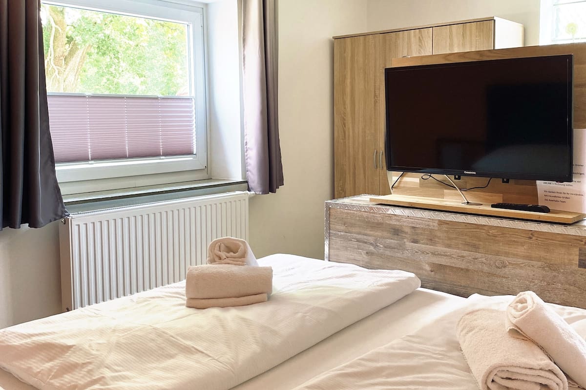 Habitación doble estándar | Ropa de cama hipoalergénica, escritorio y ropa de cama