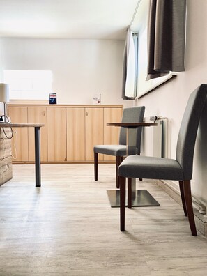 Standard Double Room | Living area