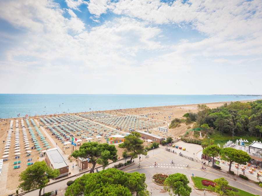 Private beach nearby, sun loungers, beach umbrellas