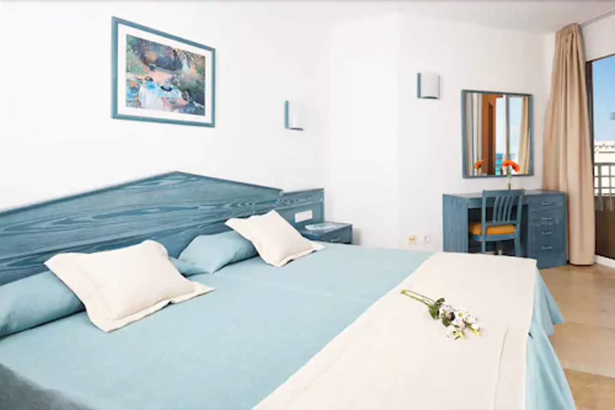 1 bedroom, in-room safe, desk, laptop workspace