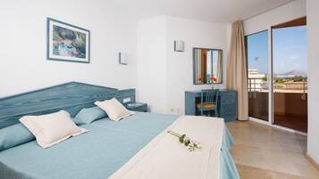 1 Schlafzimmer, Zimmersafe, Schreibtisch, laptopgeeigneter Arbeitsplatz