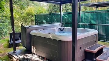 Deluxe appartement, 1 slaapkamer, bubbelbad, op benedenverdieping | Verduisterende gordijnen, geluiddichte muren