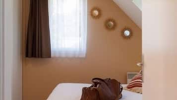 Standard Studio | Blackout drapes, soundproofing, iron/ironing board, free WiFi