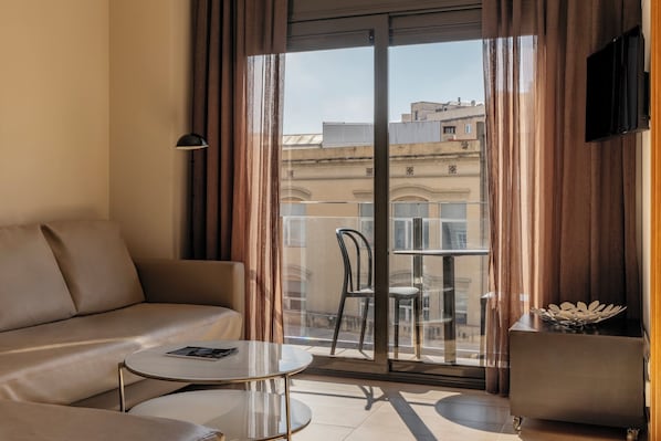 Superior Apartment, Courtyard View, Courtyard Area | Living area | 32-inch Smart TV with digital channels - Gran de Gràcia Apartments (Barcelona)