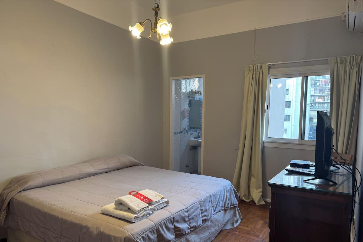 Standard Quadruple Room | Langsir/tirai gelap terus, kalis bunyi, Wi-fi percuma, cadar katil