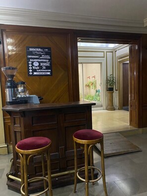 Bar (on property) - Hotel Lyon (Buenos Aires)