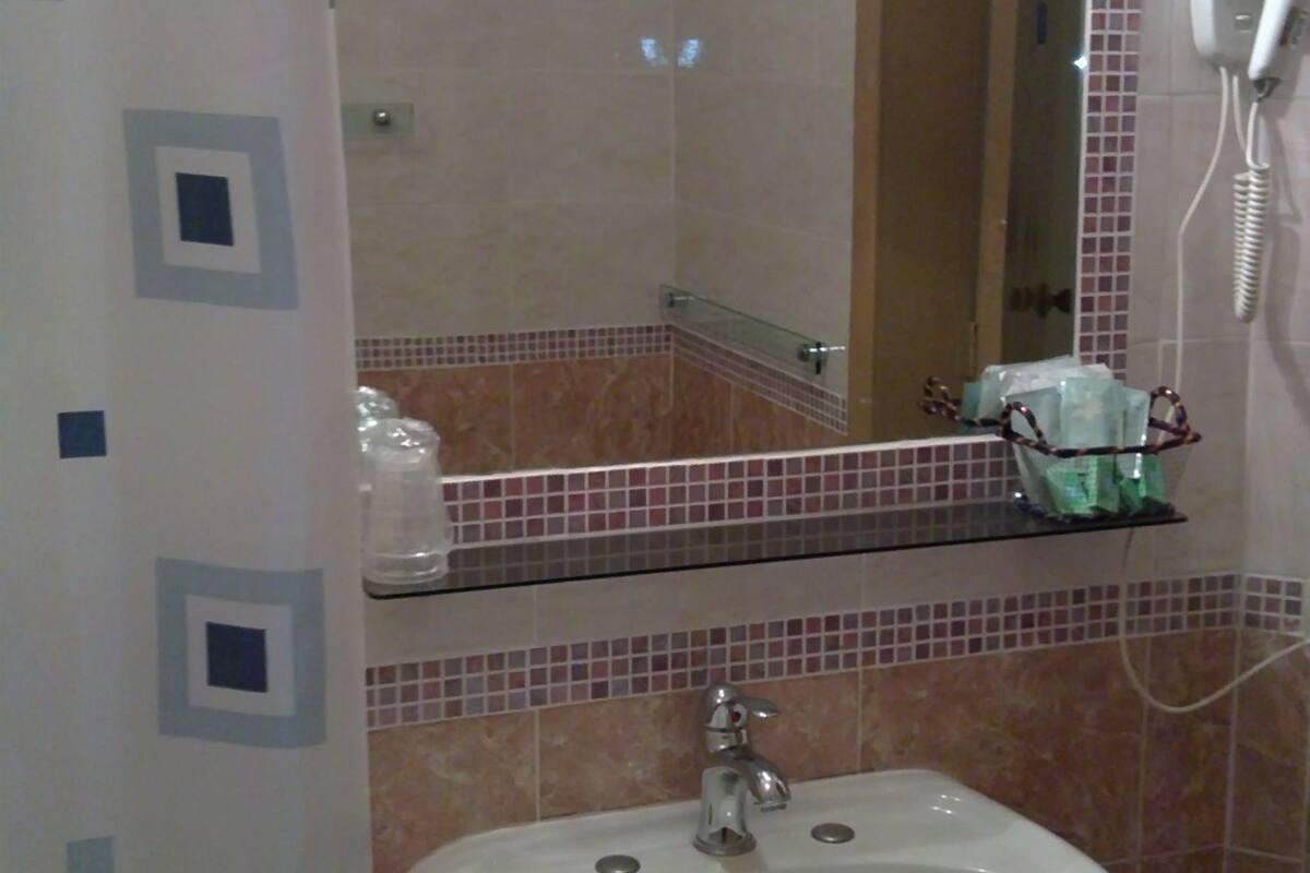 Bathroom sink