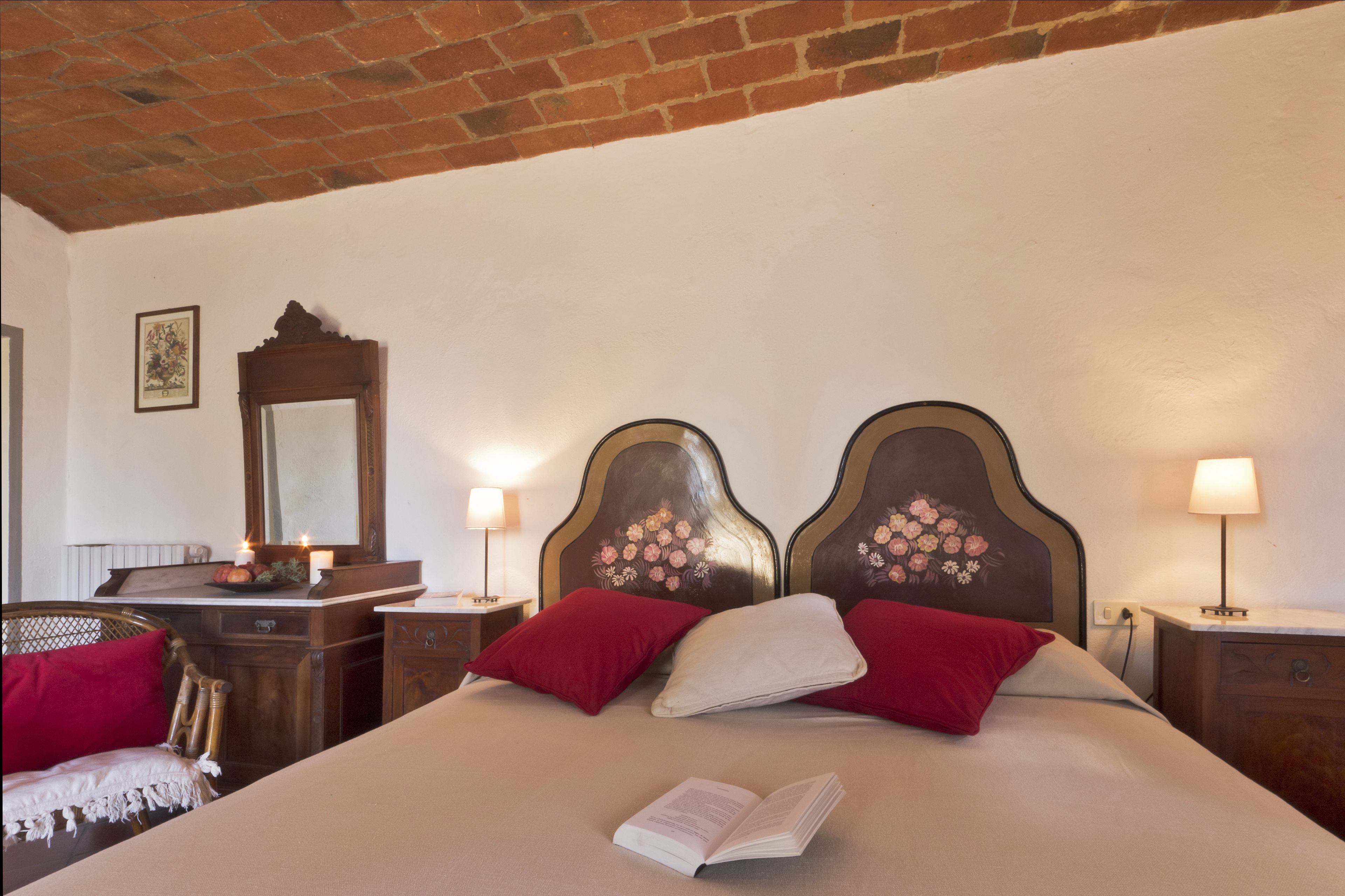 Apartment, 1 Bedroom (Carol) | Iron/ironing board, free WiFi, bed sheets