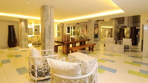 Lobby sitting area - Home@36 Condotel (Kuta)