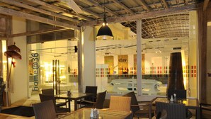 3 restaurants; breakfast, lunch, and dinner served - Home@36 Condotel (Kuta)