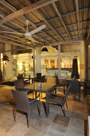 3 间餐厅,供应早餐、午餐和晚餐