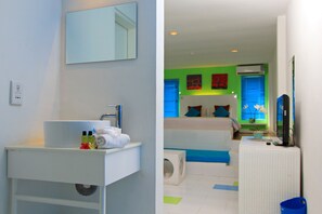 Habitación superior | Caja de seguridad en la habitación, escritorio y cunas gratuitas 
