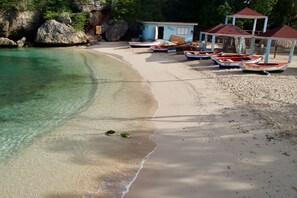 Beach nearby, beach towels, fishing