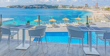 Kolam renang terbuka bermusim, payung kolam, kerusi lepak pantai