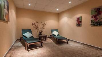 Couples treatment rooms, sauna, hot tub, steam room, Turkish bath
