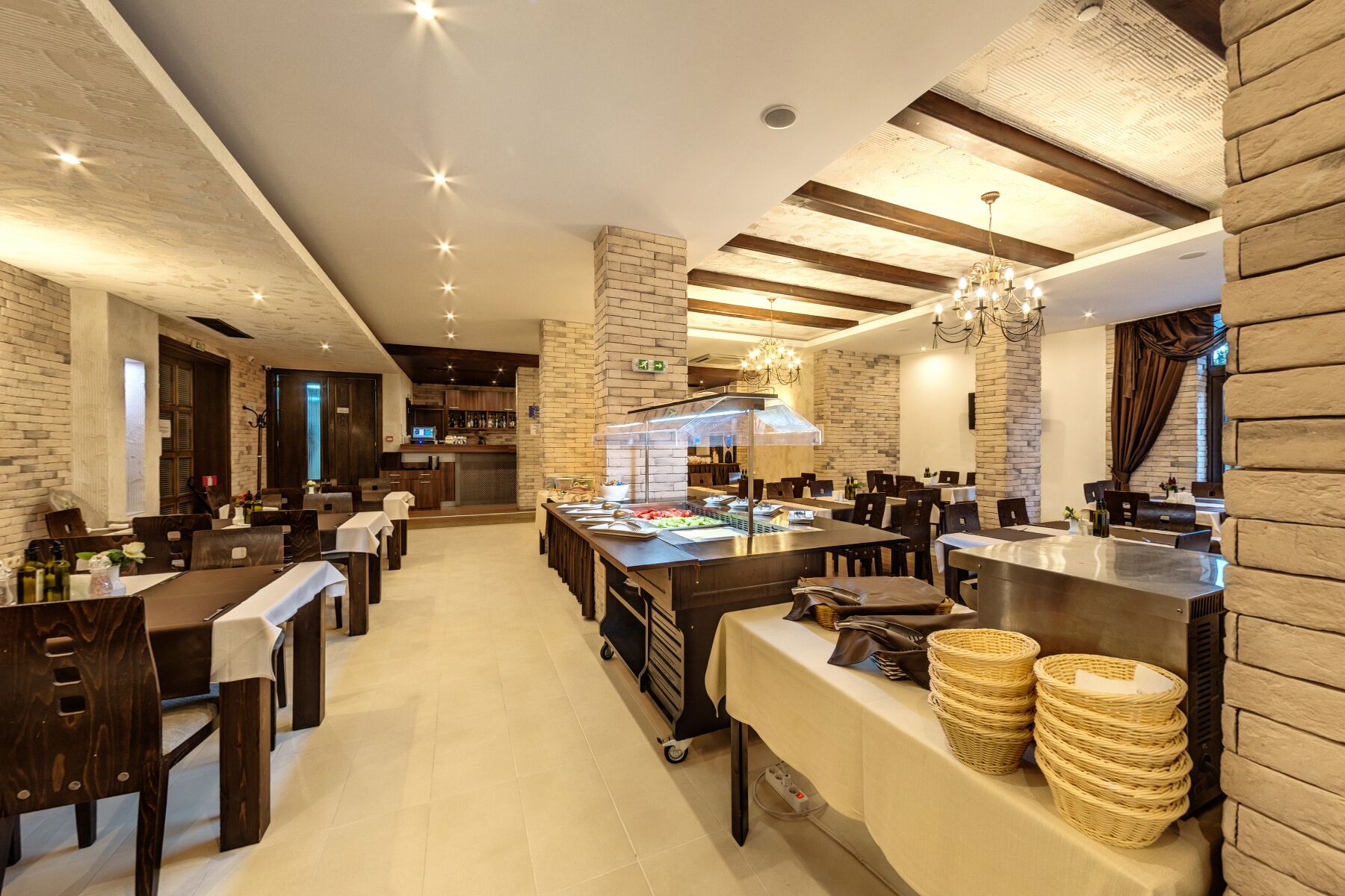 Breakfast, lunch, dinner served; international cuisine 