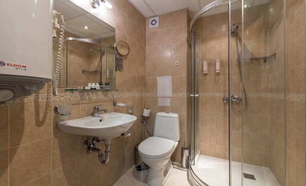 standard studio | bathroom | shower, hair dryer, bathrobes, slippers