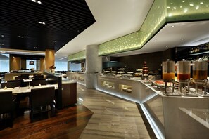 Breakfast, lunch and dinner served - Grand Mercure Dongguan Humen (Dongguan)