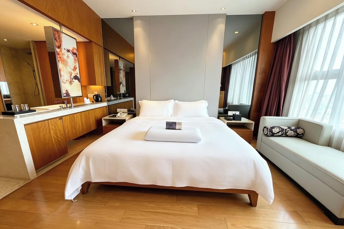 Superior Room, 1 King Bed | Minibar, in-room safe, desk, blackout curtains