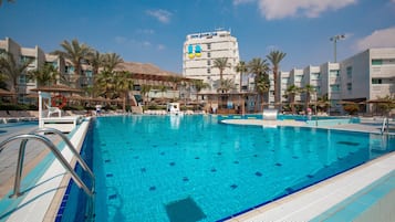 Private beach, sun-loungers, beach umbrellas, beach towels