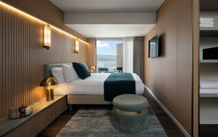 Royal Suite | Hypo-allergenic bedding, minibar, in-room safe, desk