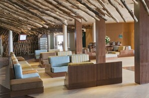 Lobby sitting area - U Coral Beach Club Eilat Ultra All Inclusive (Eilat)