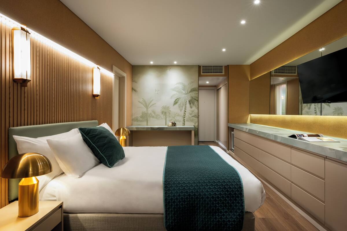 Suite – royal | Allergitestet sengetøy, minibar, safe på rommet og skrivebord
