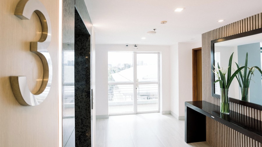 Allure Hotel & Suites