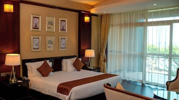 Executive-Suite, 1 King-Bett, Balkon | Minibar, Zimmersafe, Schreibtisch, Bügeleisen/Bügelbrett