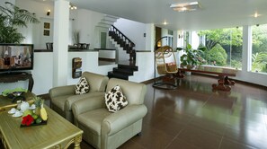 別墅, 3 間臥室, 私人泳池 | 客廳 | 32 吋平面電視連有線電視頻道、電視