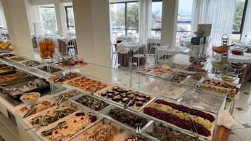 Aperto a colazione, pranzo e cena