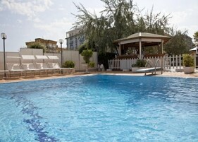 Seasonal outdoor pool, pool umbrellas, sun loungers